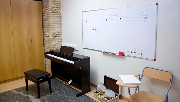 Alquiler de salas en Zaragoza - sala de Aula de Escuela Bailarán Alquiler de salas en Zaragoza - sala de Aula de Escuela Bailarán