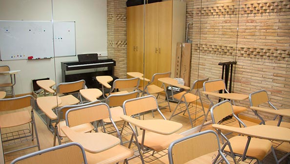 Alquiler de salas en Zaragoza - sala de Aula de Escuela Bailarán Alquiler de salas en Zaragoza - sala de Aula de Escuela Bailarán